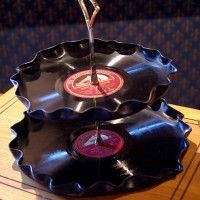 vinyl_cake_stand_72dpi.jpg